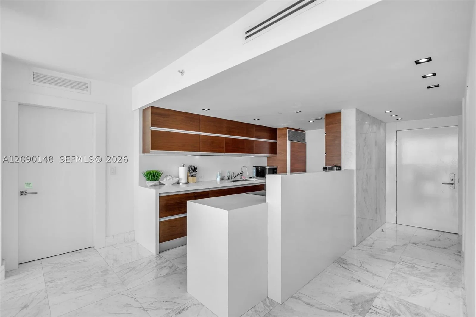 3-bedroom Condo — 6801 Collins Ave #LPH12 (Door LPH01), Miami Beach, FL 33141