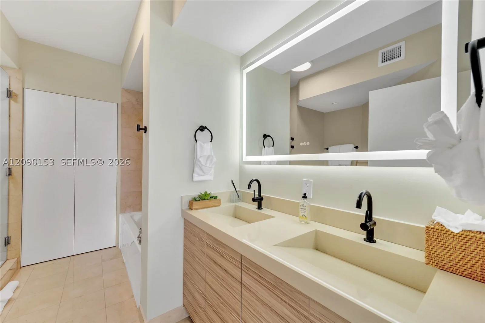 2-bedroom Condo — 6365 Collins Ave #3906, Miami Beach, FL 33141