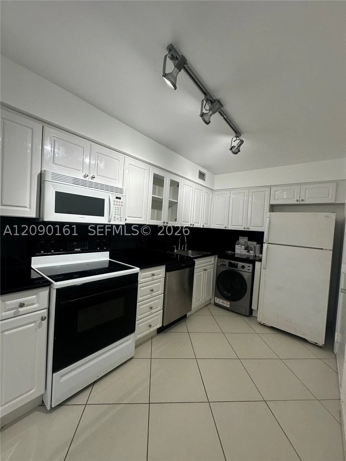 1-bedroom Condo — 6770 Indian Creek Dr #7S, Miami Beach, FL 33141