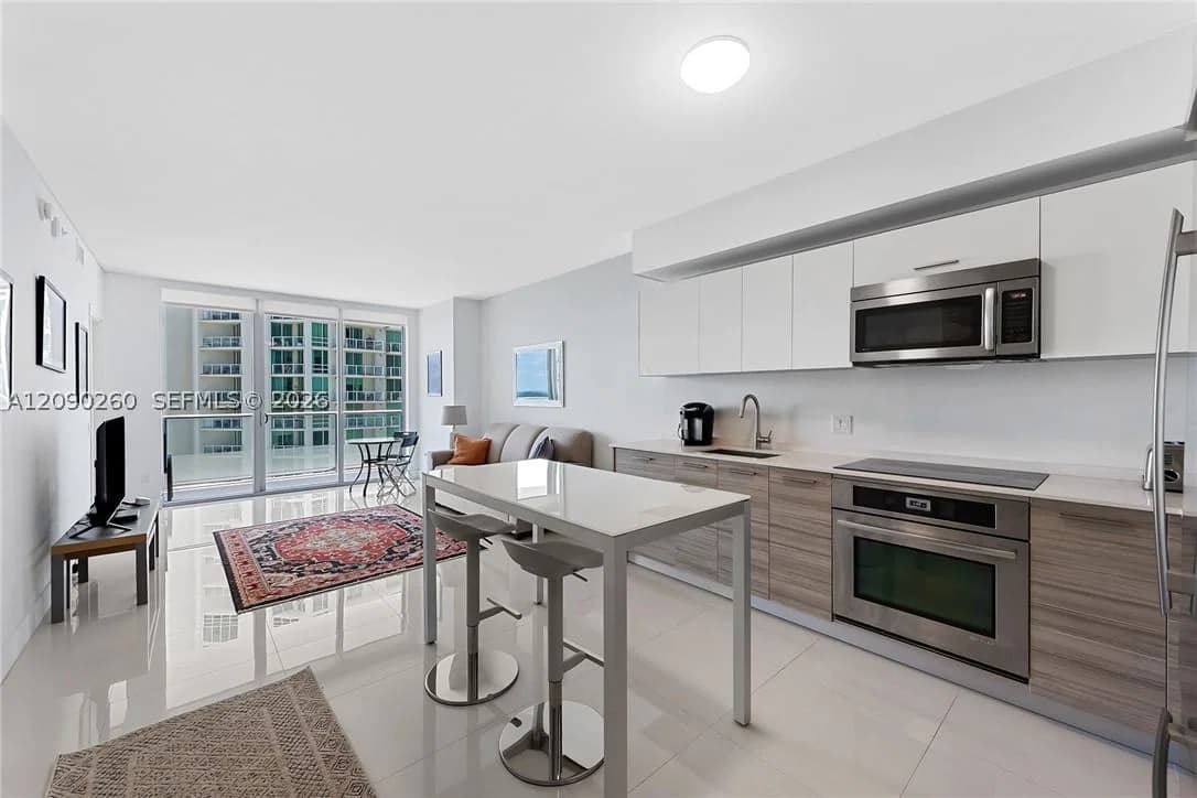 1-bedroom Condo — 1300 Brickell Bay Dr #1905, Miami, FL 33131