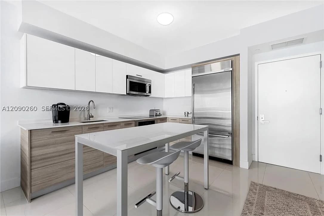 1-bedroom Condo — 1300 Brickell Bay Dr #1905, Miami, FL 33131