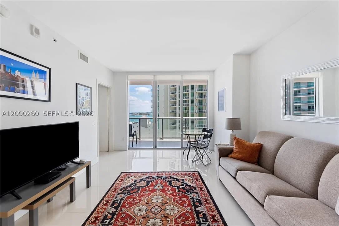 1-bedroom Condo — 1300 Brickell Bay Dr #1905, Miami, FL 33131