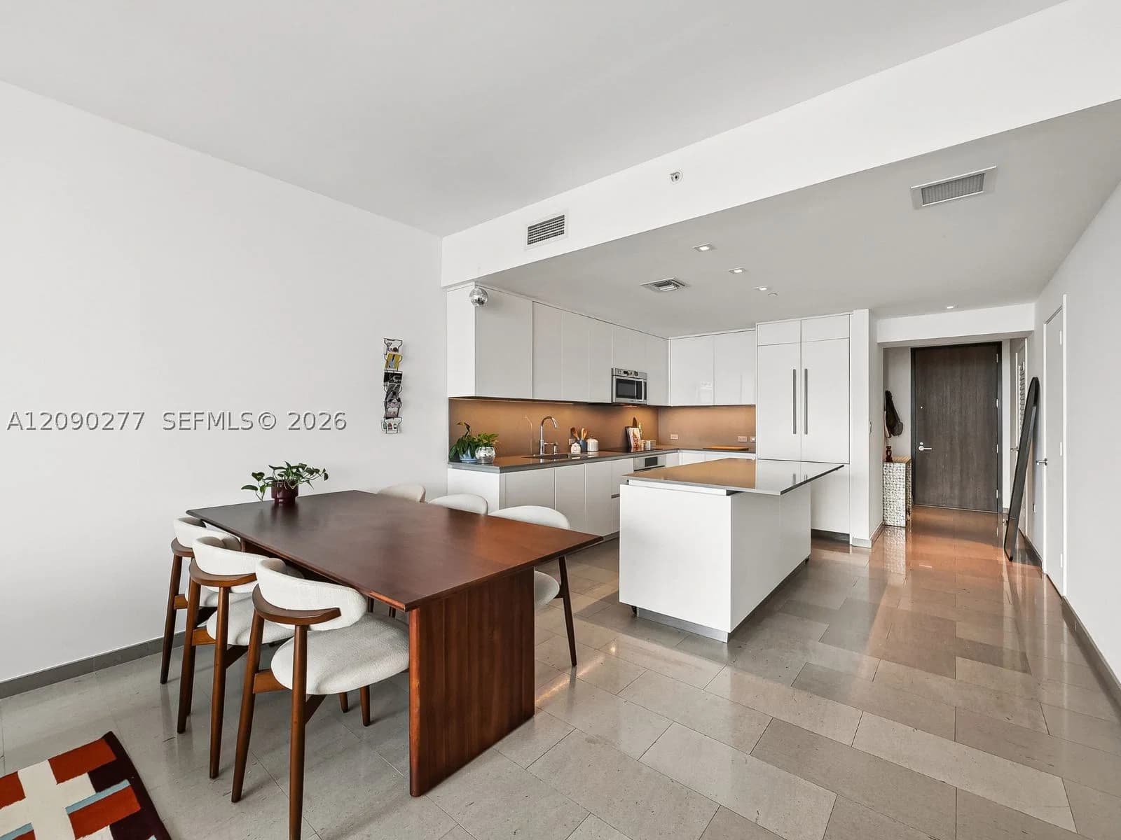 1-bedroom Condo — 88 7th St #2506, Miami, FL 33130