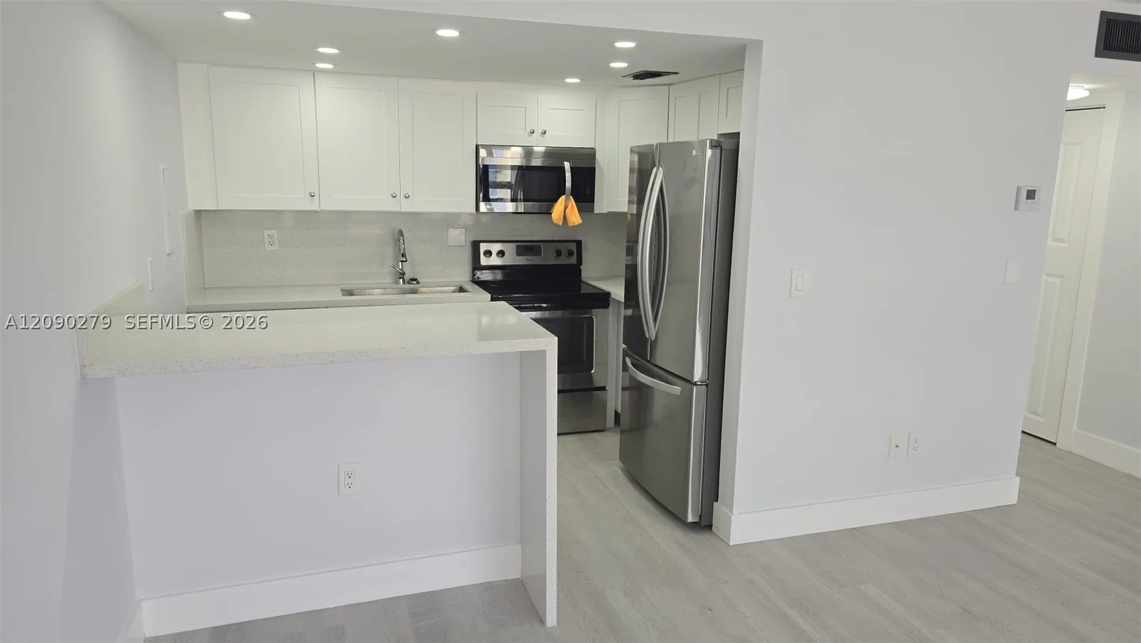 1-bedroom Condo — 1440 Brickell Bay Dr #909, Miami, FL 33131