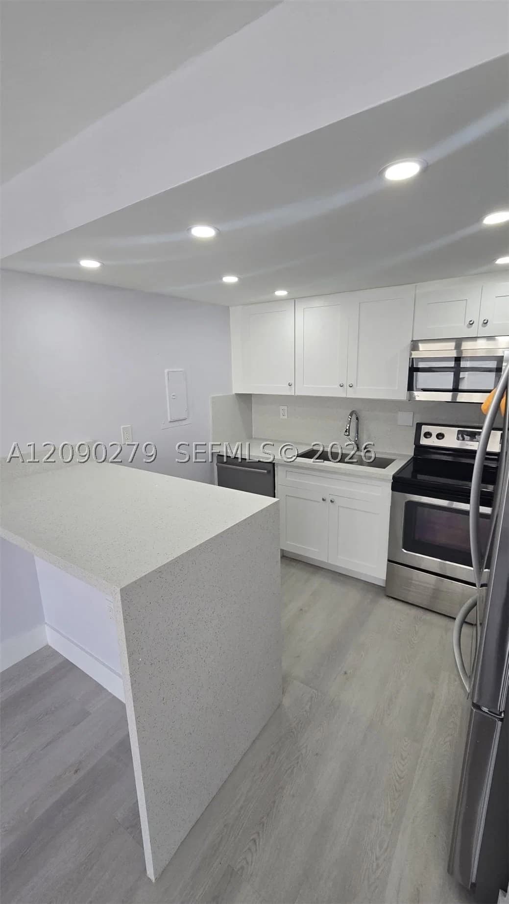 1-bedroom Condo — 1440 Brickell Bay Dr #909, Miami, FL 33131