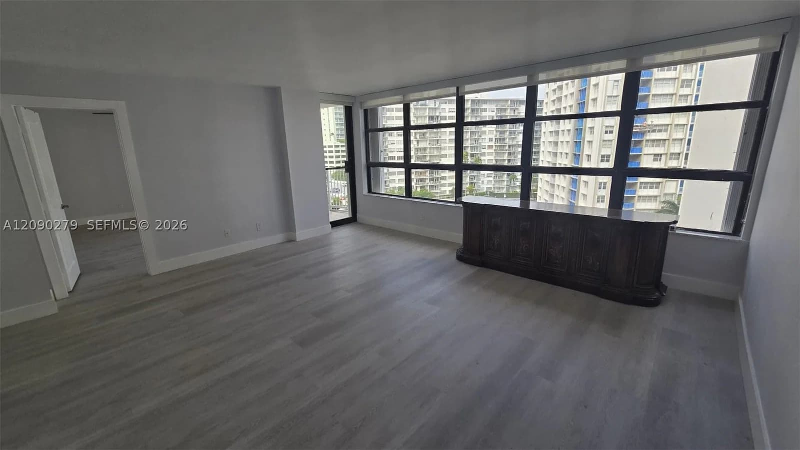 1-bedroom Condo — 1440 Brickell Bay Dr #909, Miami, FL 33131