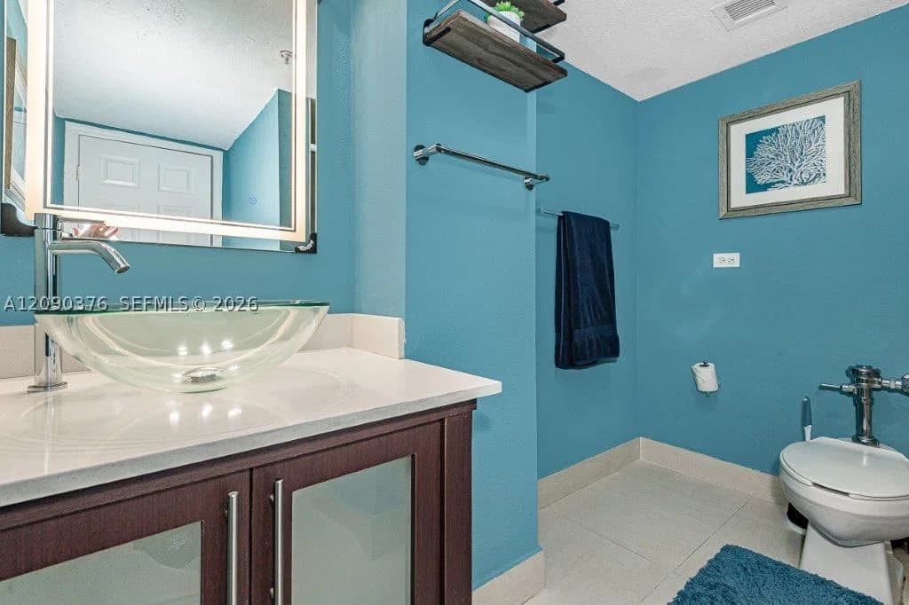 2-bedroom Condo — 1500 Bay Rd #128S, Miami Beach, FL 33139