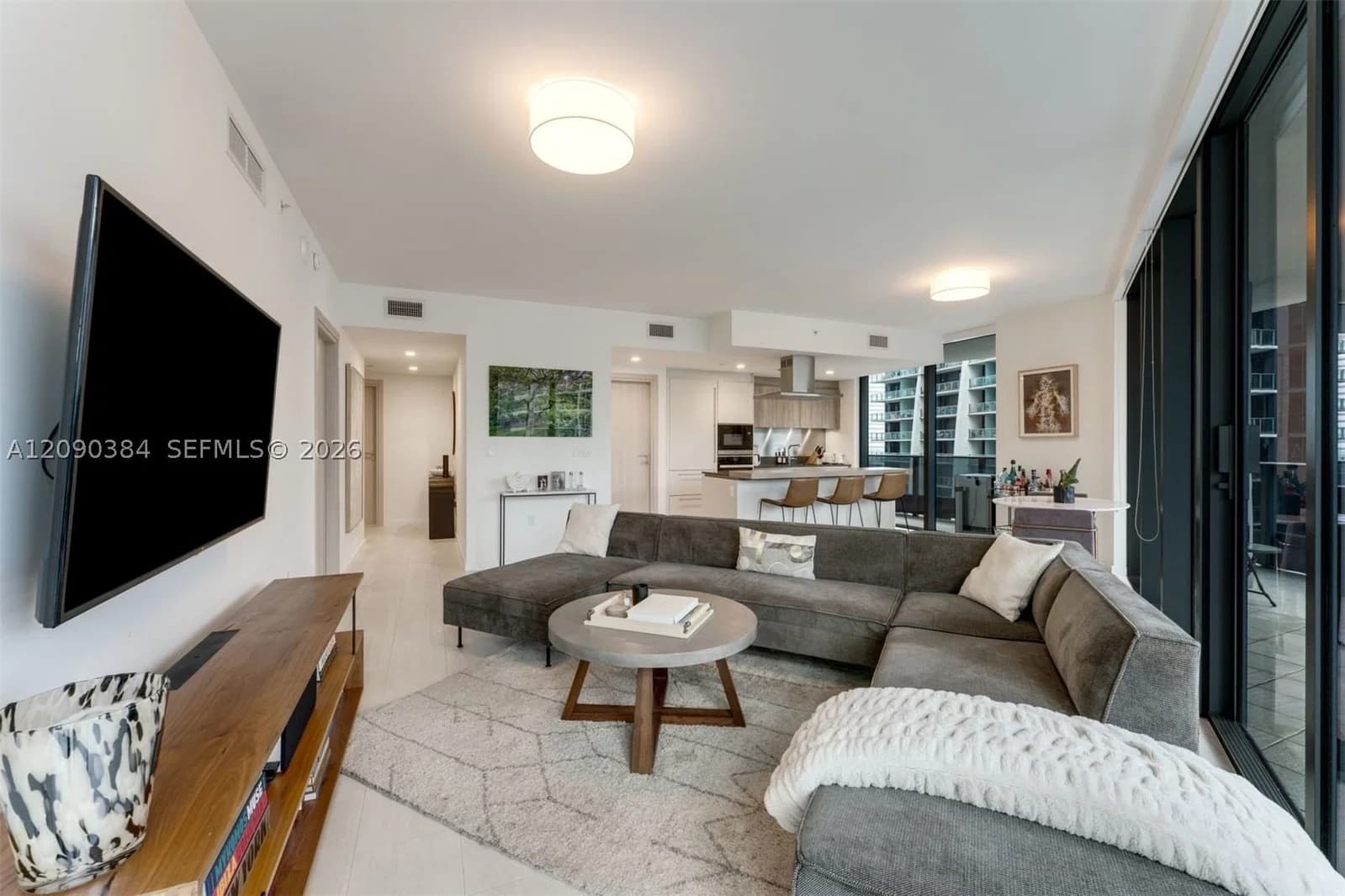 2-bedroom Condo — 1000 Brickell Plz #2401, Miami, FL 33131