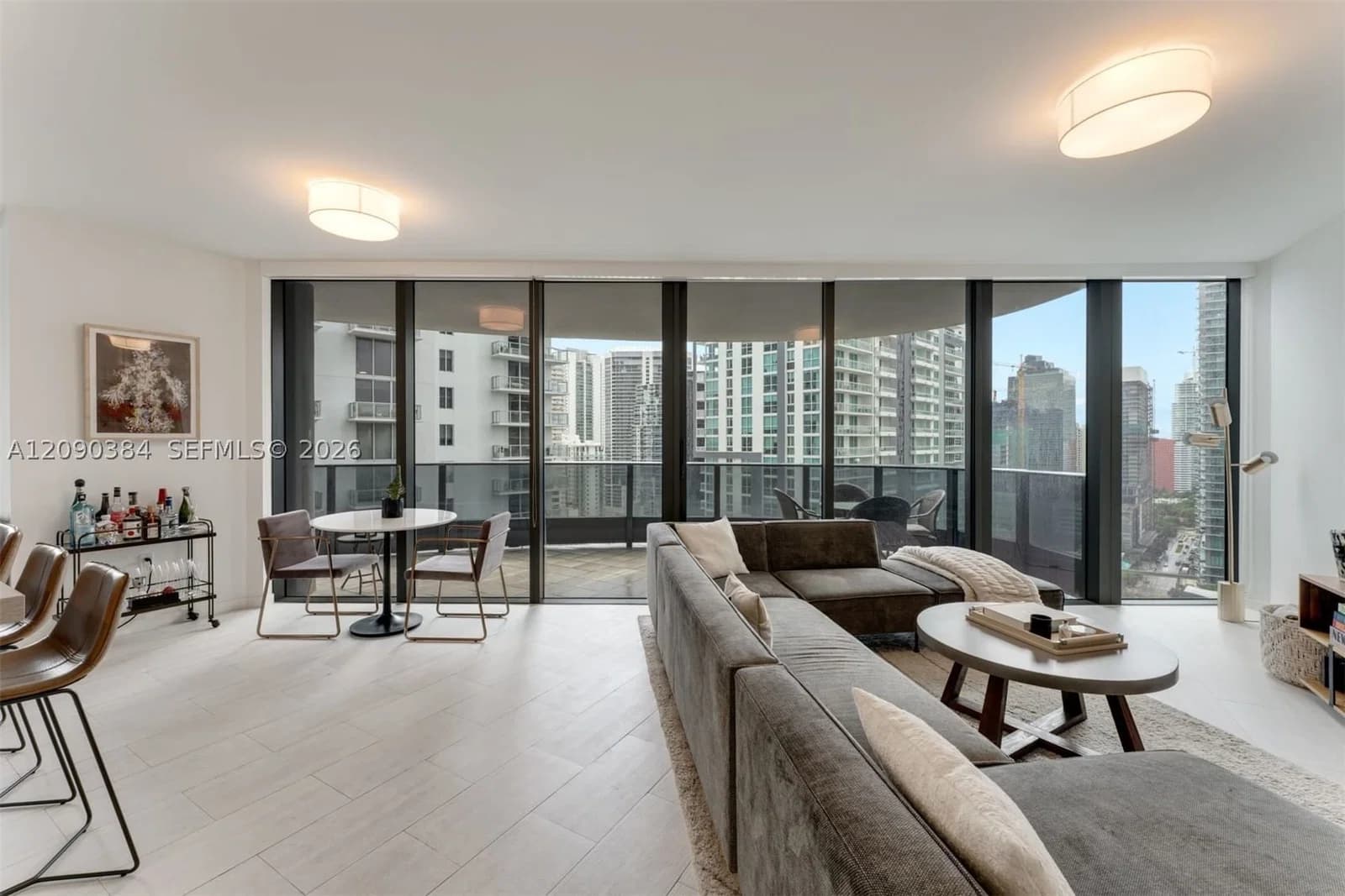2-bedroom Condo — 1000 Brickell Plz #2401, Miami, FL 33131