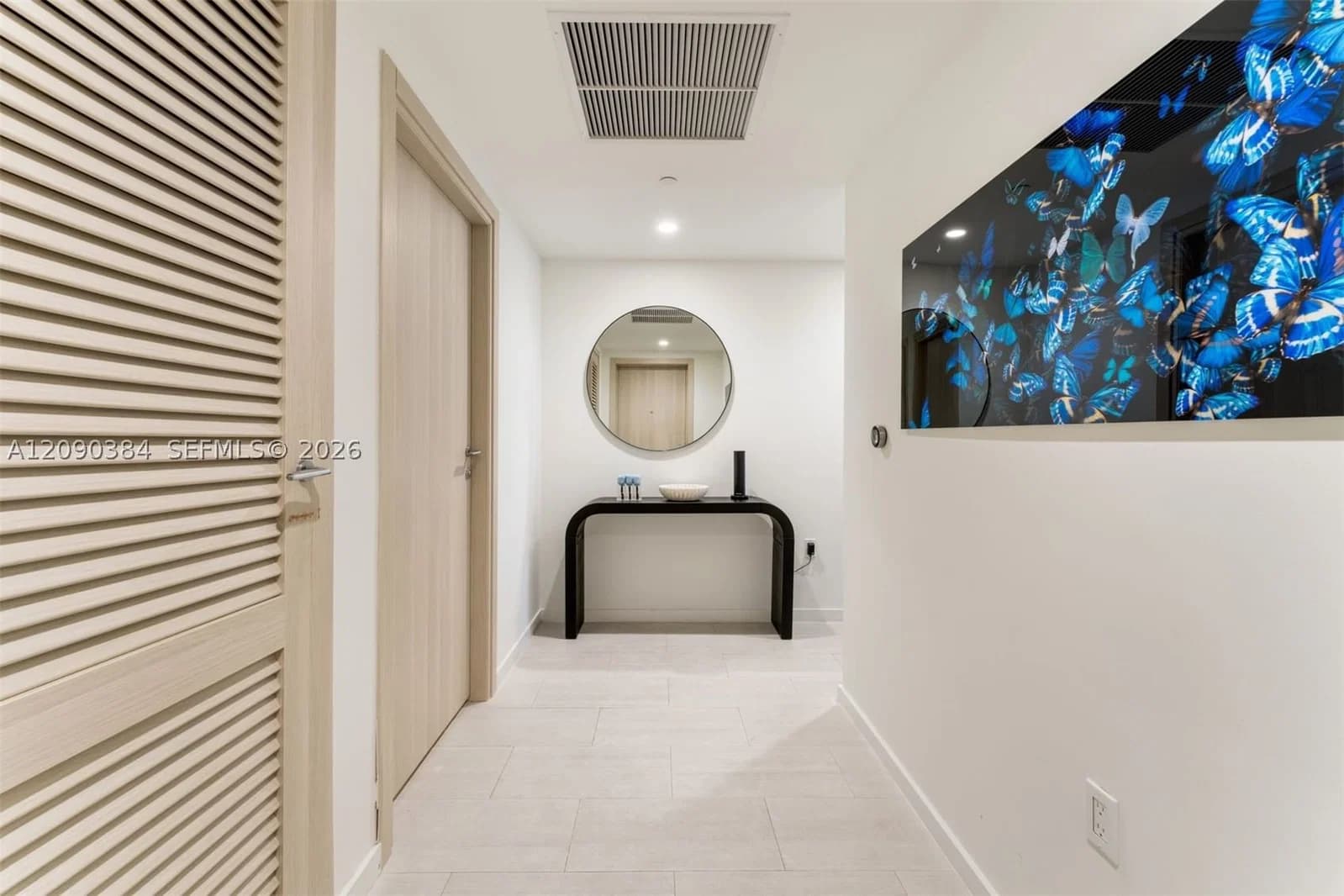 2-bedroom Condo — 1000 Brickell Plz #2401, Miami, FL 33131