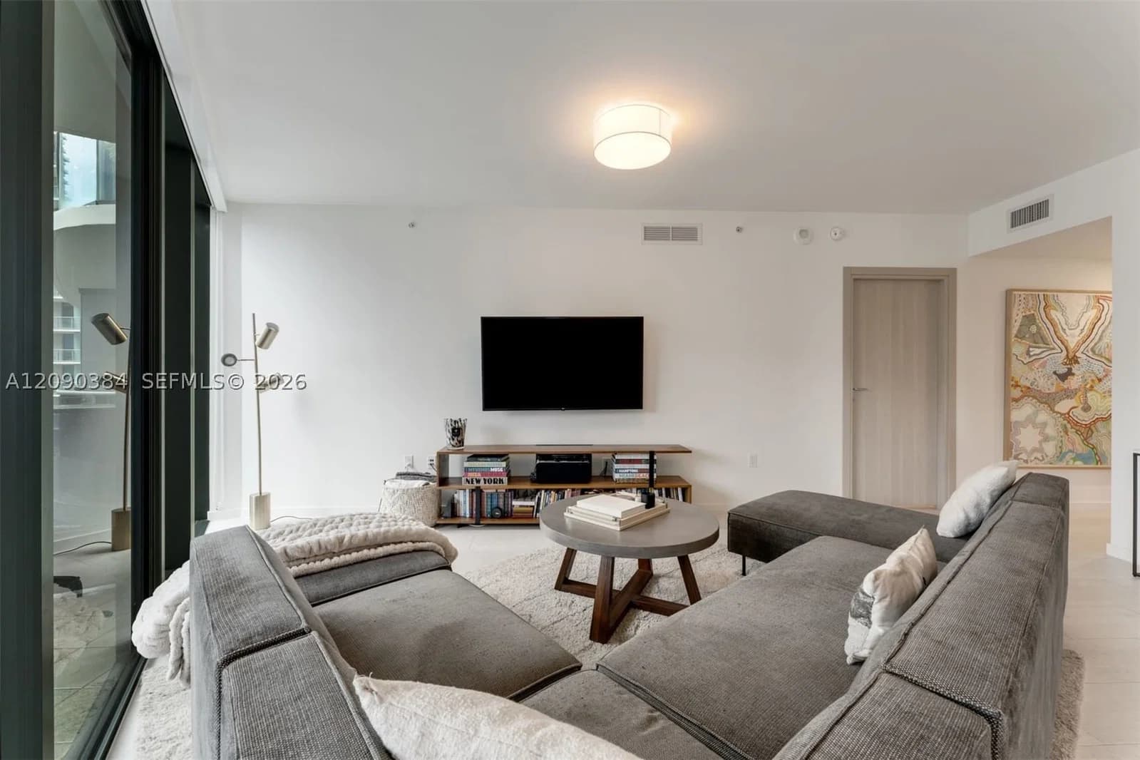 2-bedroom Condo — 1000 Brickell Plz #2401, Miami, FL 33131