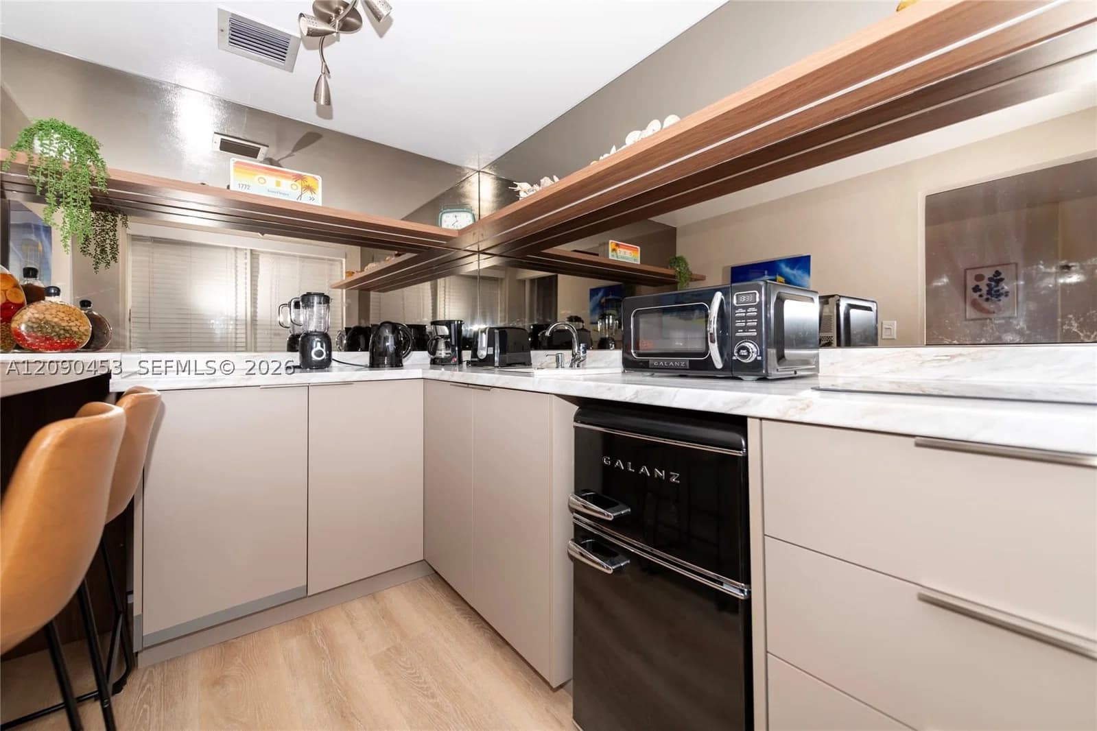 Condo — 918 Ocean Dr #206, Miami Beach, FL 33139