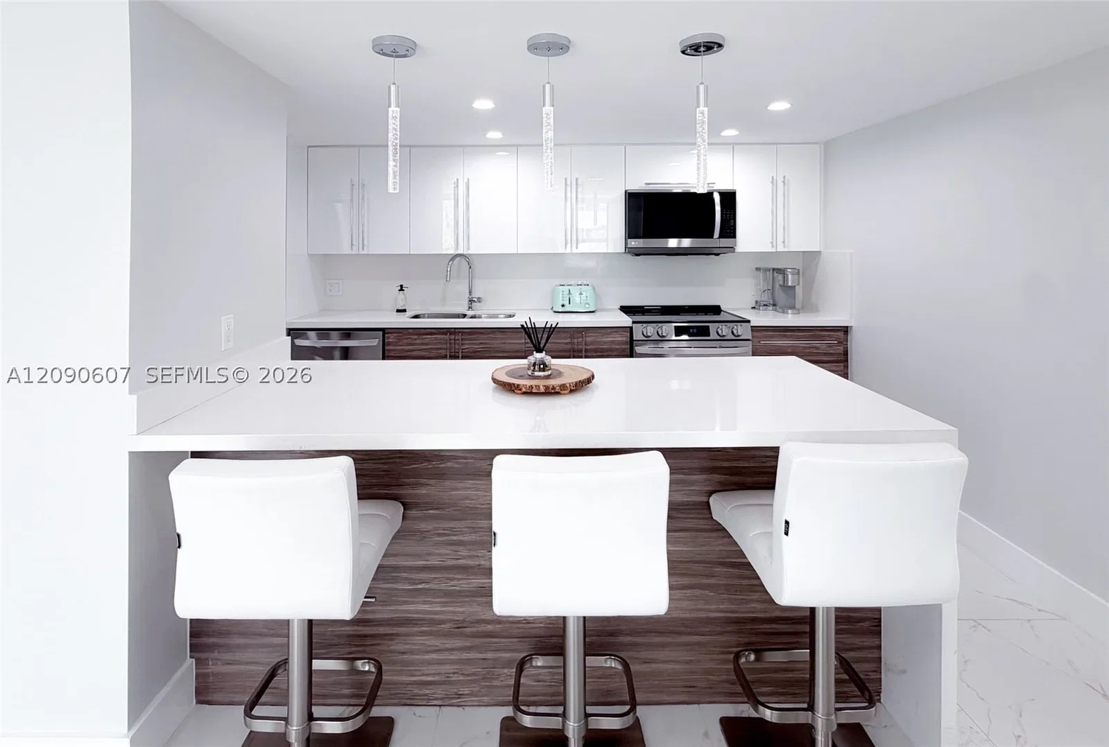2+1 Condo — 1800 Collins Ave #3B, Miami Beach, FL 33139