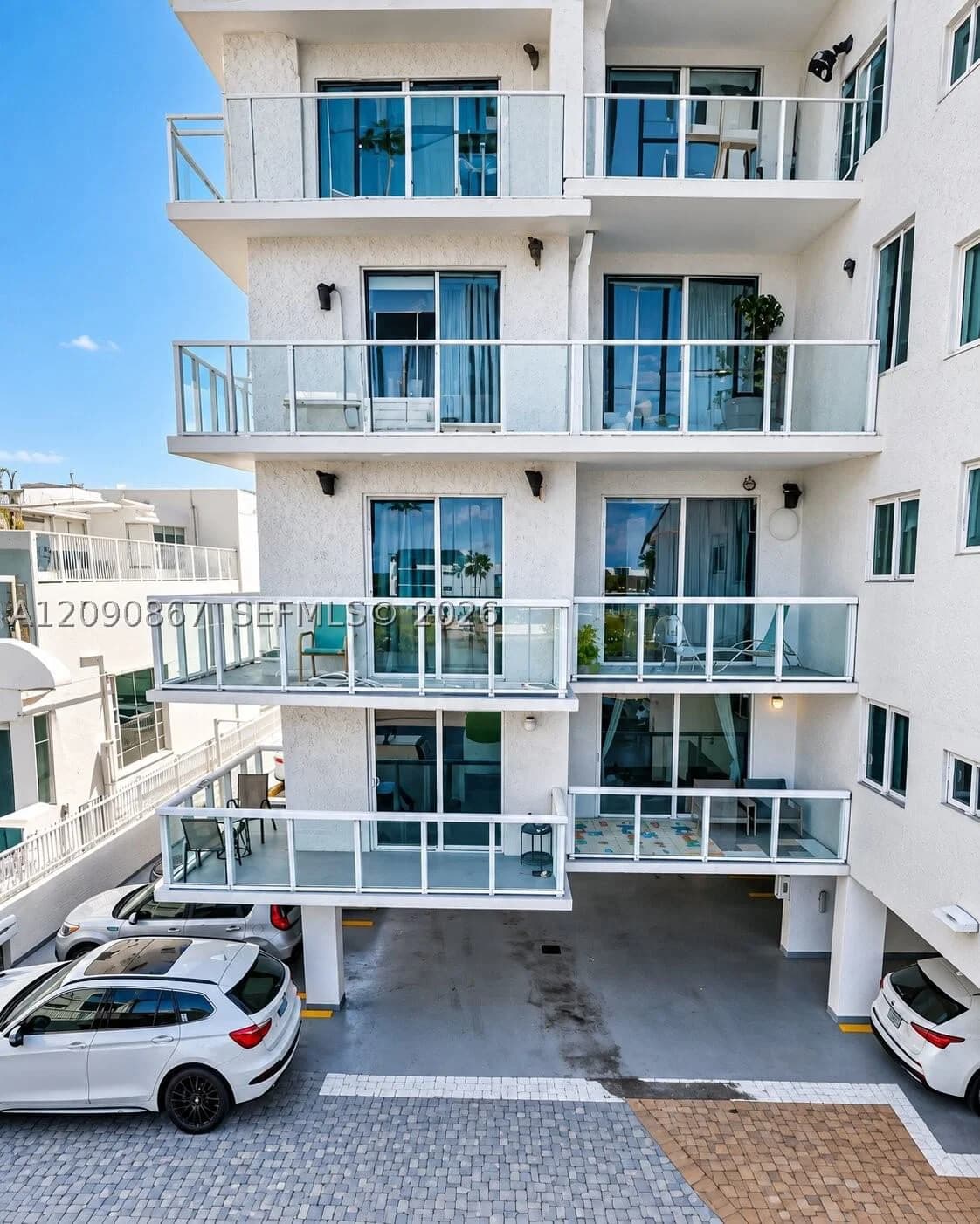 1-bedroom Condo — 2457 Collins Ave #202, Miami Beach, FL 33140