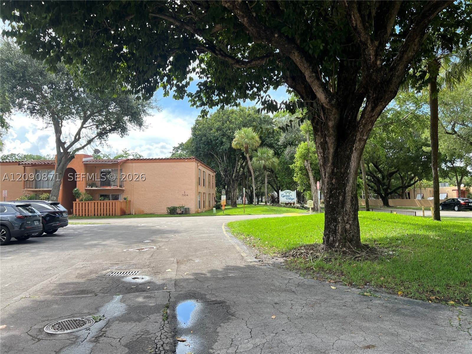 2-bedroom Condo — 7200 Fairway Dr #H5, Miami Lakes, FL 33014