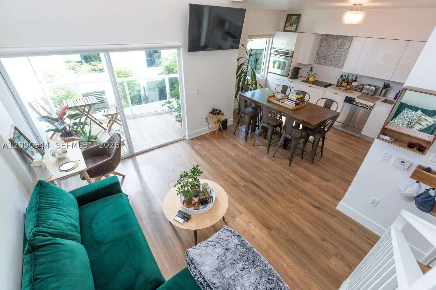1-bedroom Condo — 1528 Brickell Ave #109, Miami, FL 33129