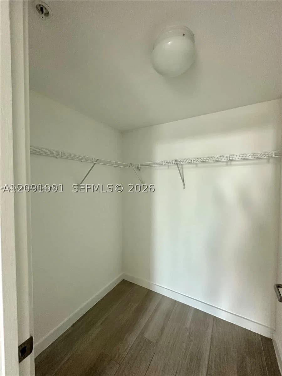 1-bedroom Condo — 1600 1st Ave #605, Miami, FL 33129