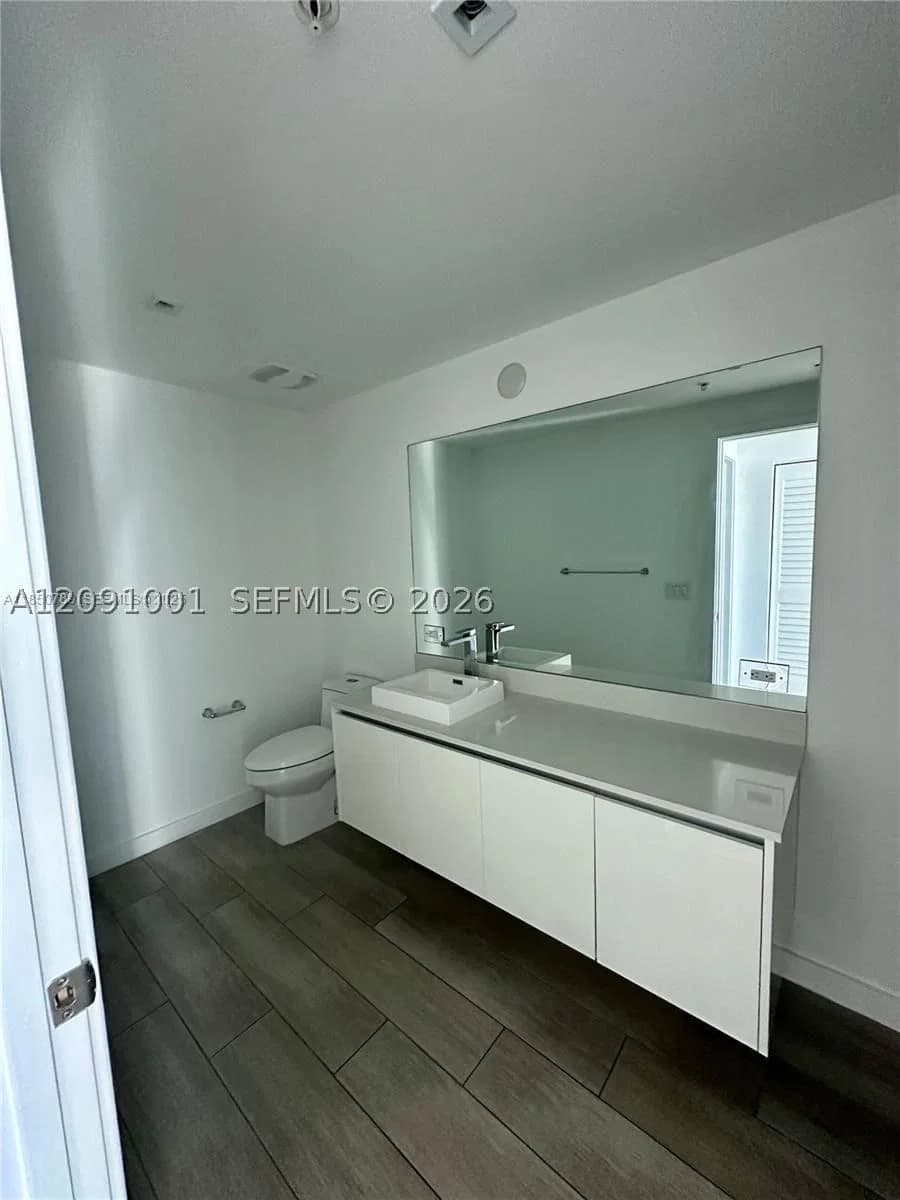 1-bedroom Condo — 1600 1st Ave #605, Miami, FL 33129