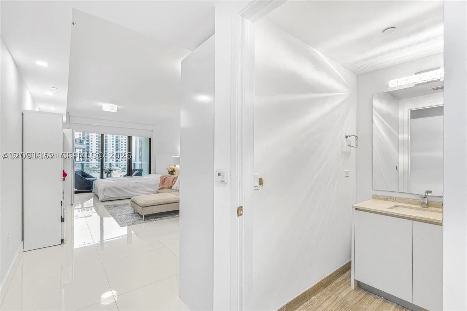 Condo — 1010 Brickell Ave #1710, Miami, FL 33131