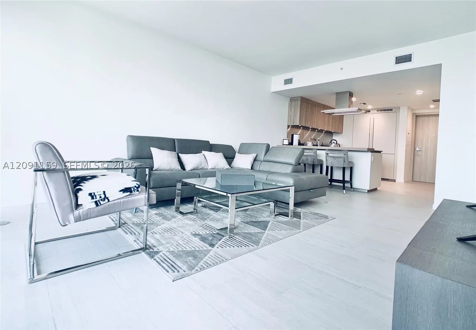 1+1 Condo — 1000 Brickell Plz #4504, Miami, FL 33131