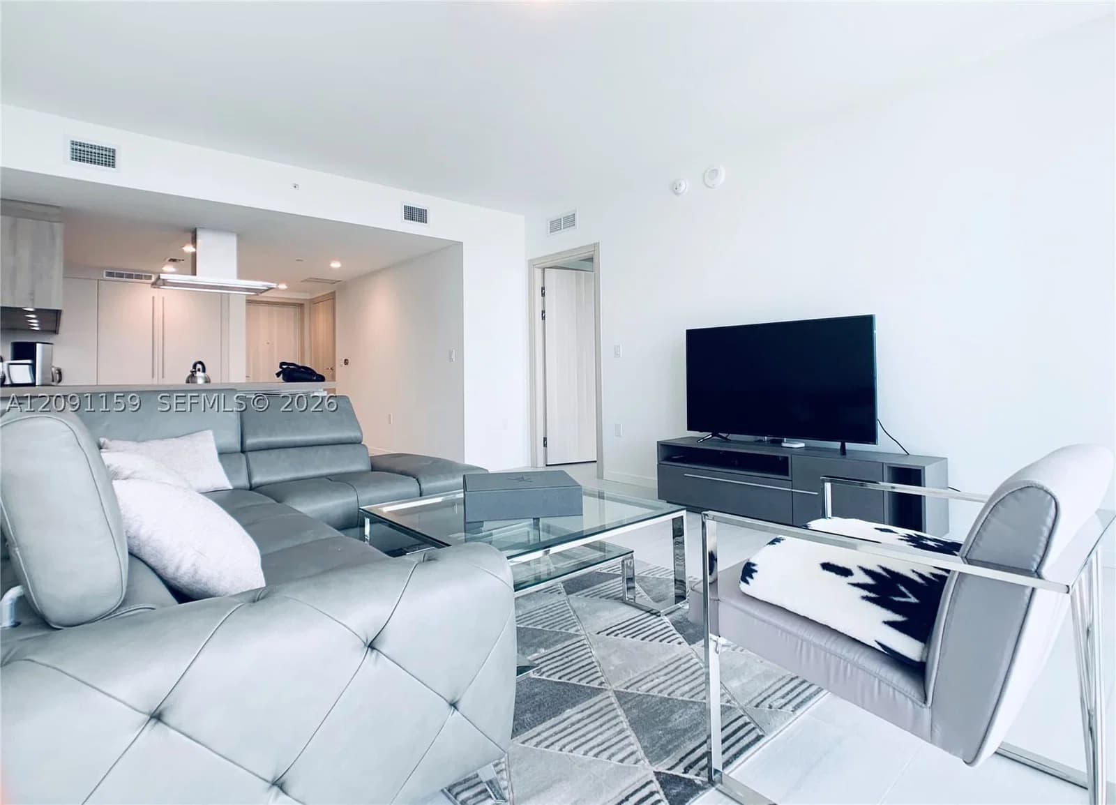 1+1 Condo — 1000 Brickell Plz #4504, Miami, FL 33131