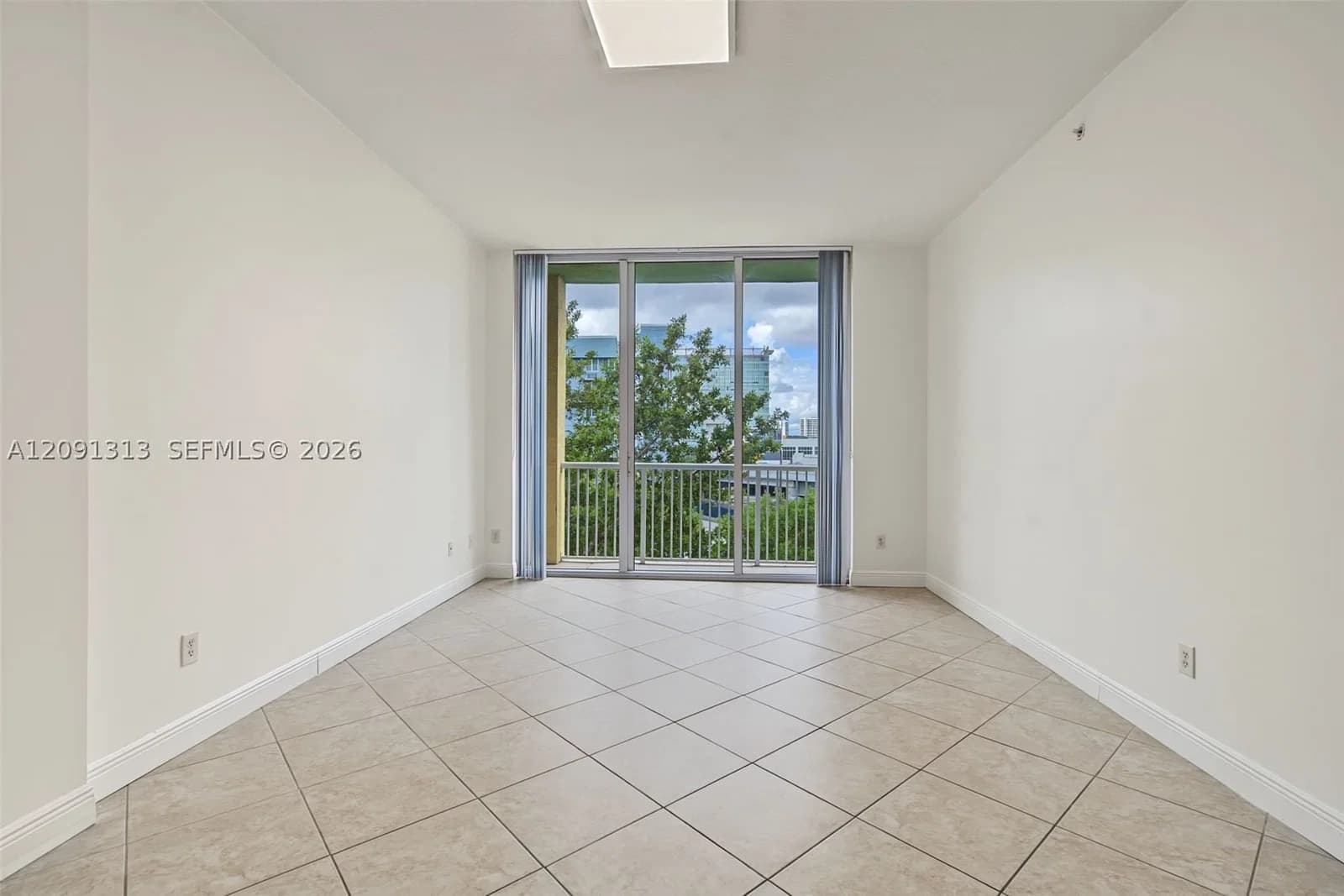 1-bedroom Condo — 1350 8th Ct #A4 (206), Miami, FL 33136