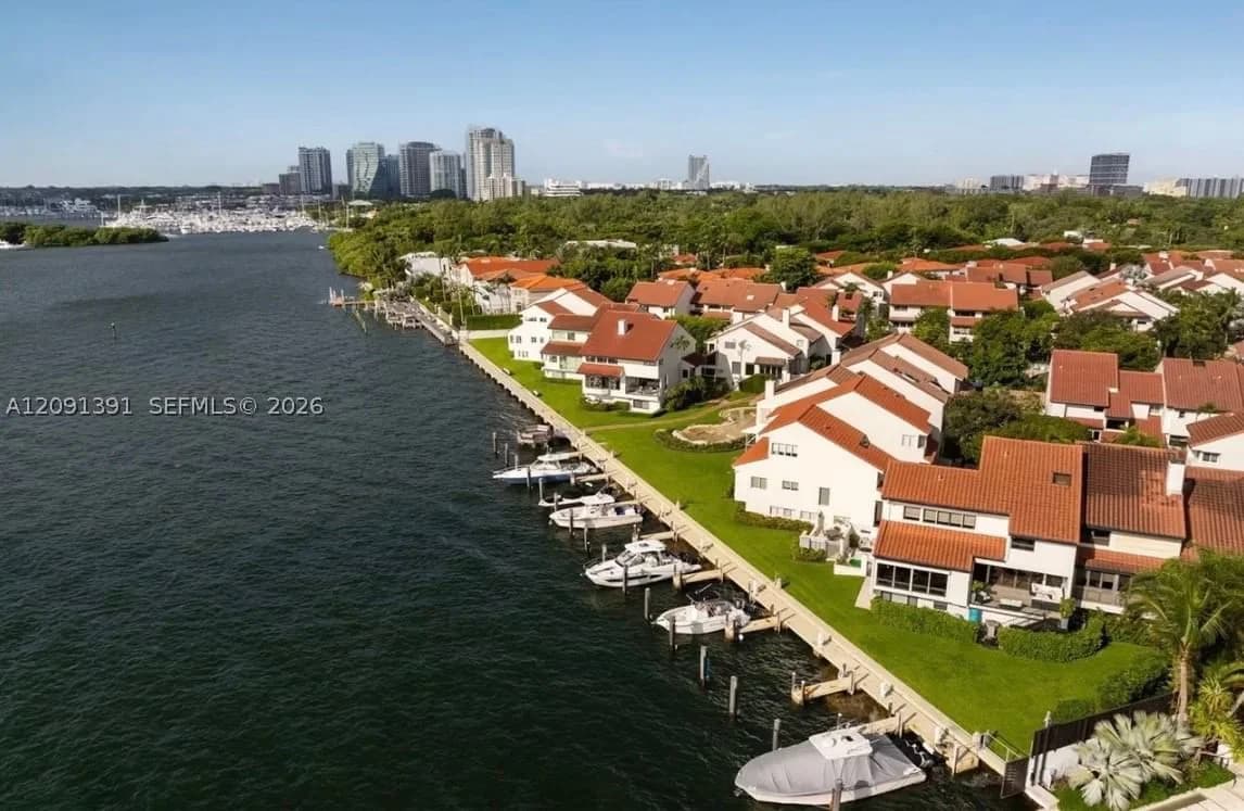 6-bedroom Townhouse — 2000 Bayshore Dr #58, Miami, FL 33133