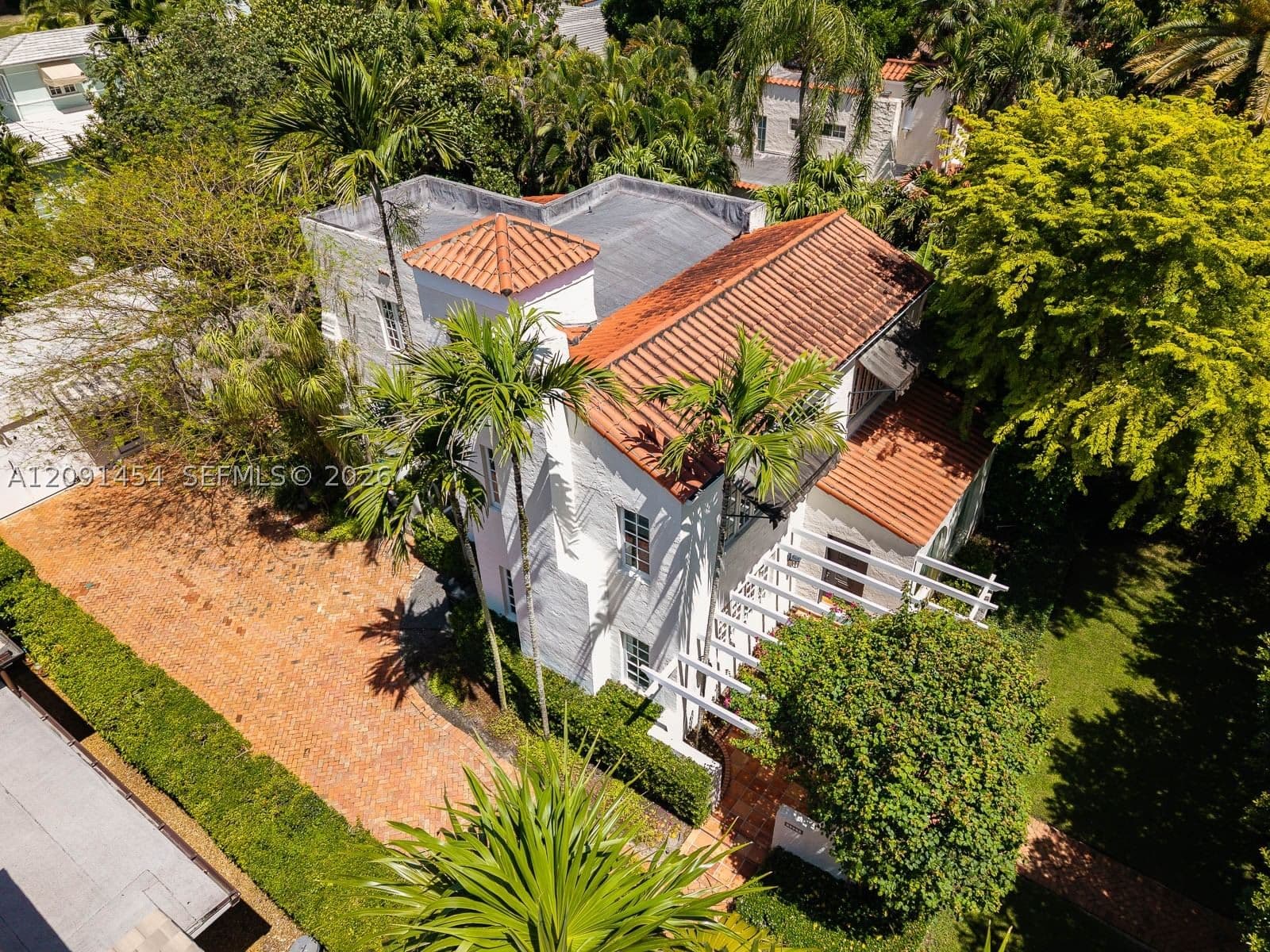 5+1 Müstakil ev — 1229 Asturia Ave, Coral Gables, FL 33134