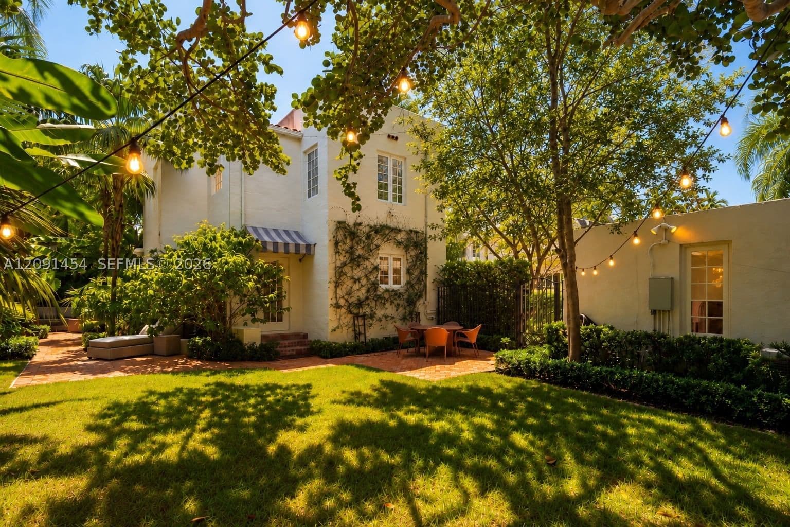 5+1 Müstakil ev — 1229 Asturia Ave, Coral Gables, FL 33134