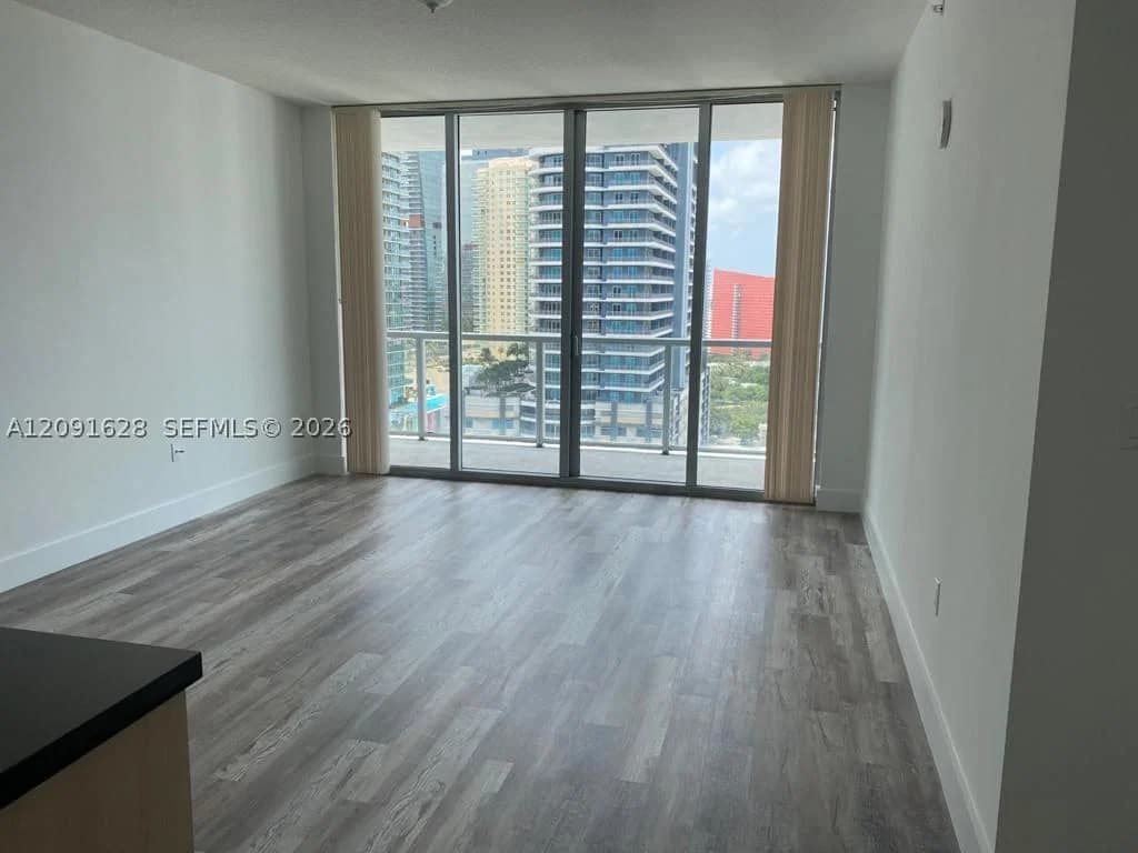 2-bedroom Condo — 79 12th St #2403-S, Miami, FL 33130