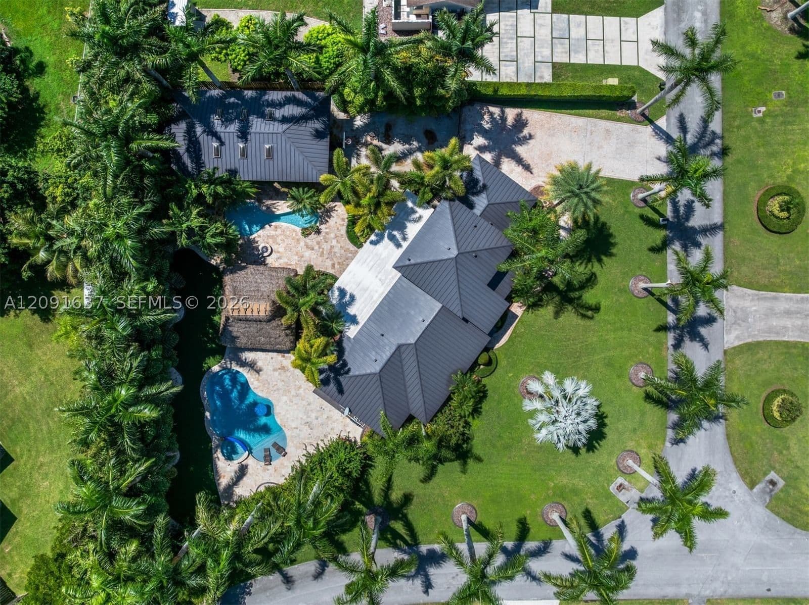 5-bedroom Single-Family Home — 14800 166th St, Miami, FL 33187