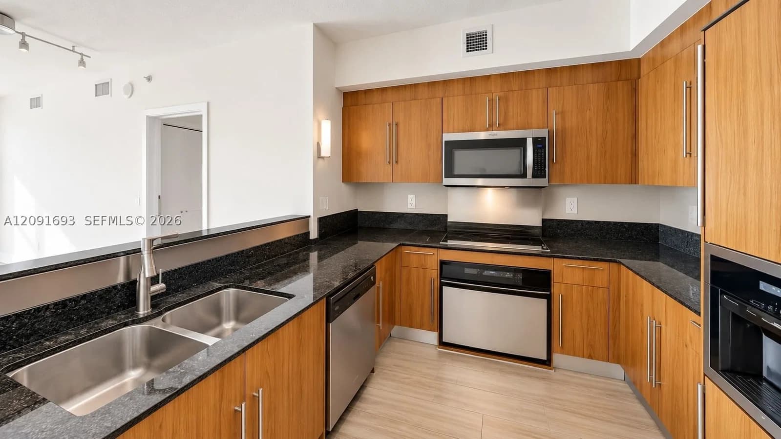 2+1 Condo — 335 Biscayne Blvd #1601, Miami, FL 33131
