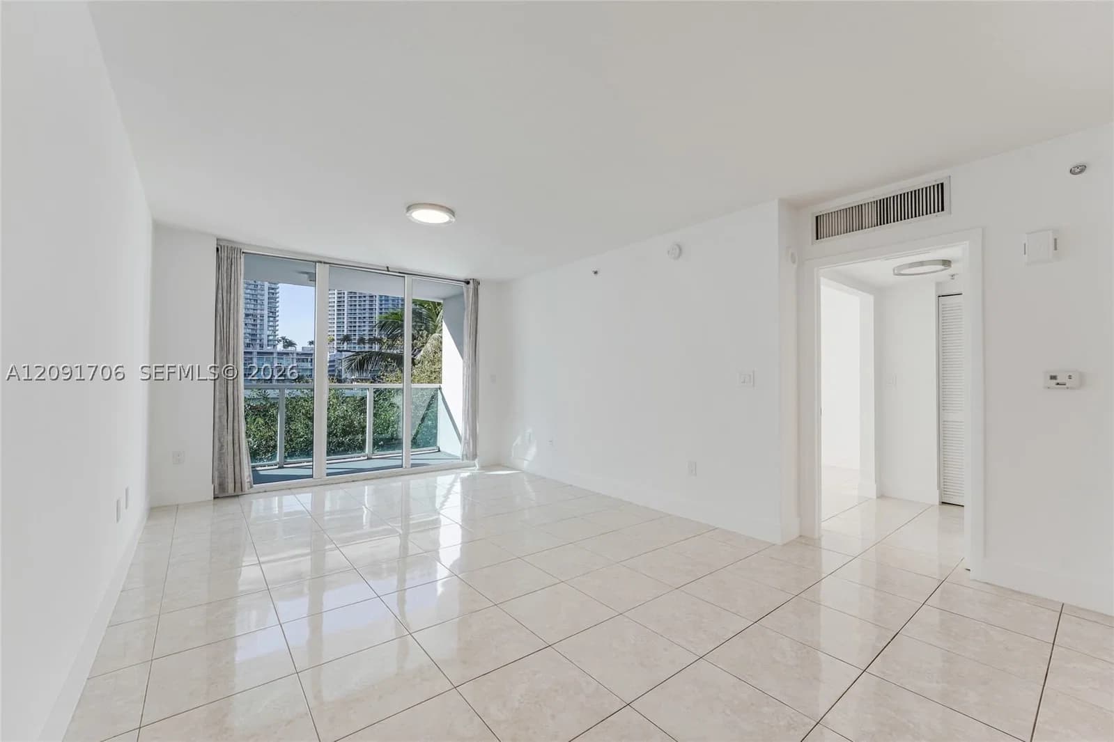 1-bedroom Condo — 31 5th St #409, Miami, FL 33131