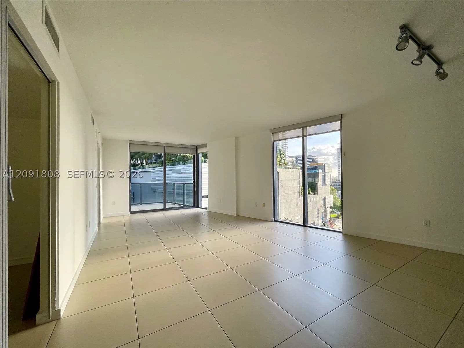 2-bedroom Condo — 31 6th St #1101, Miami, FL 33131