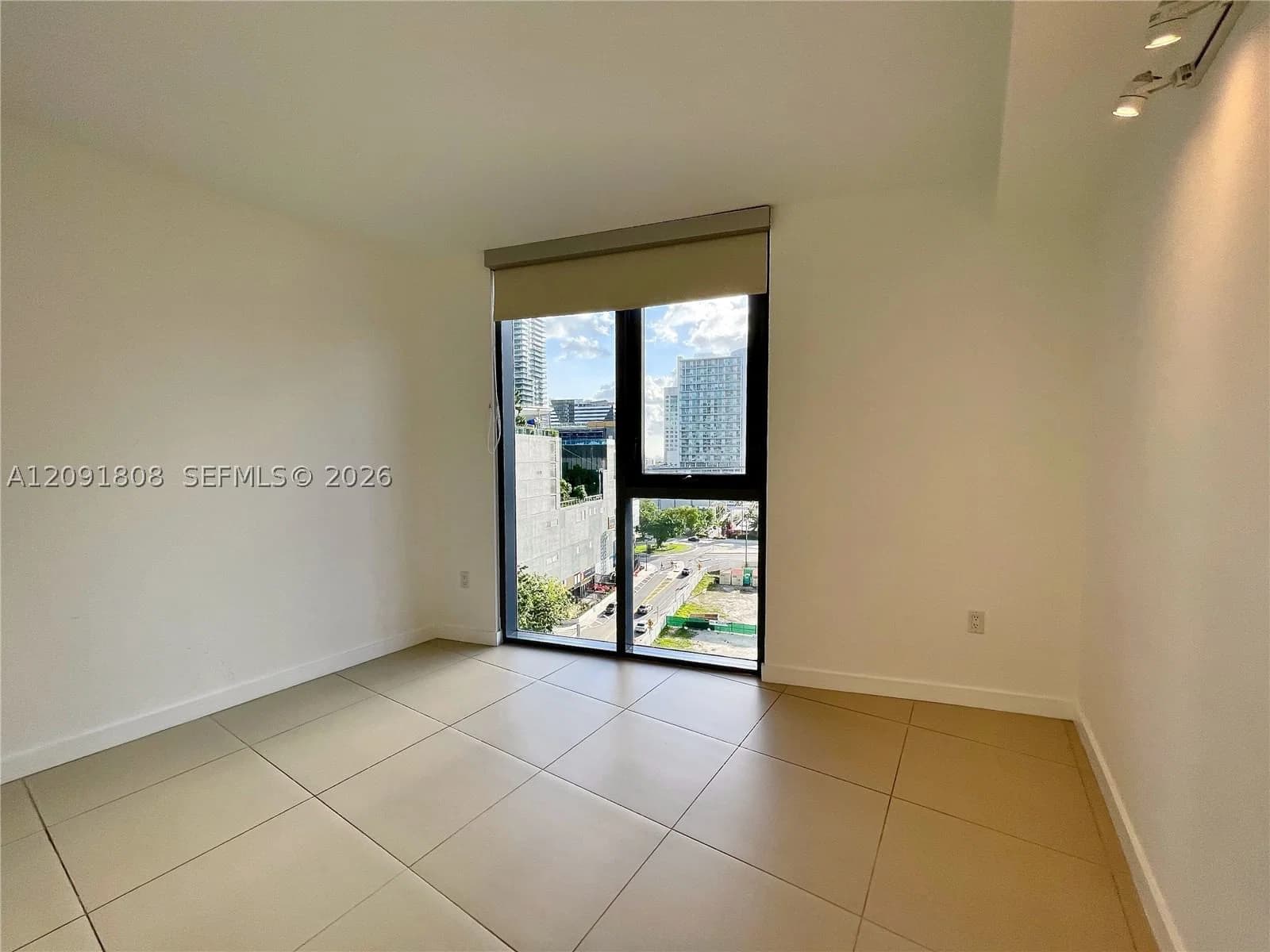 2-bedroom Condo — 31 6th St #1101, Miami, FL 33131