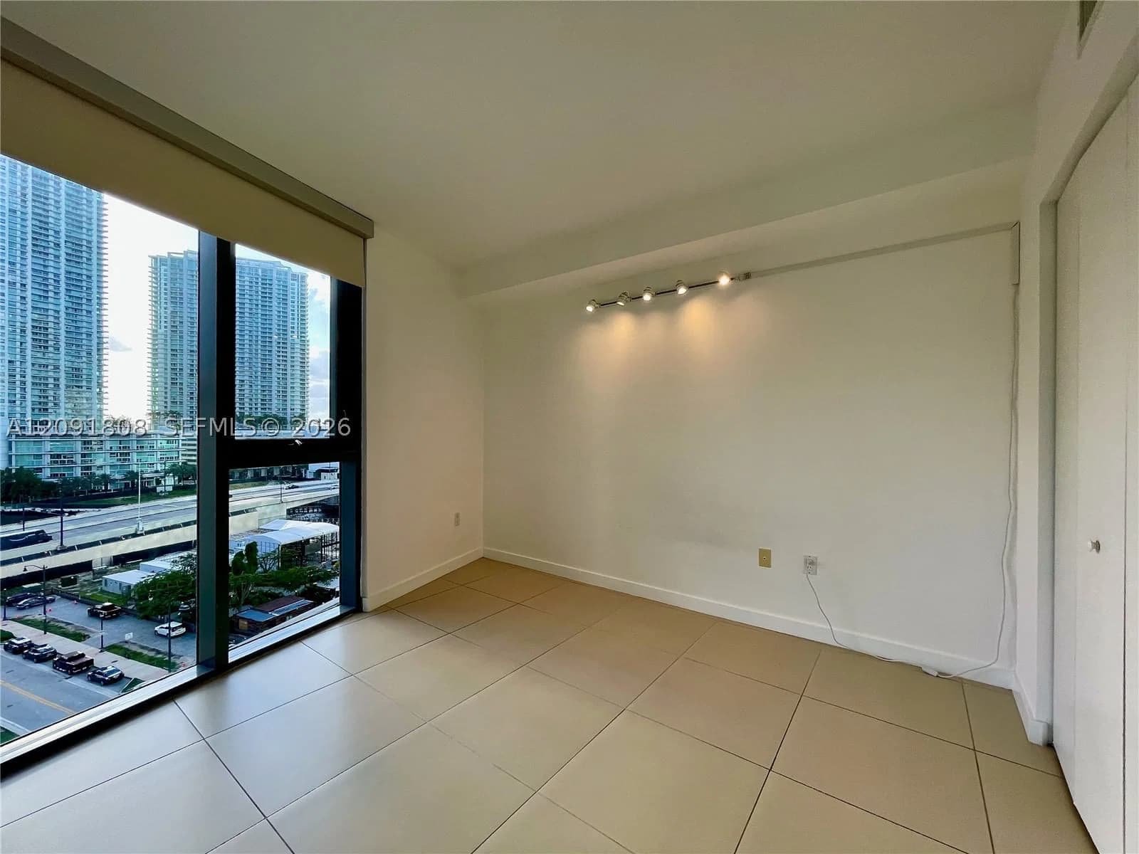2-bedroom Condo — 31 6th St #1101, Miami, FL 33131