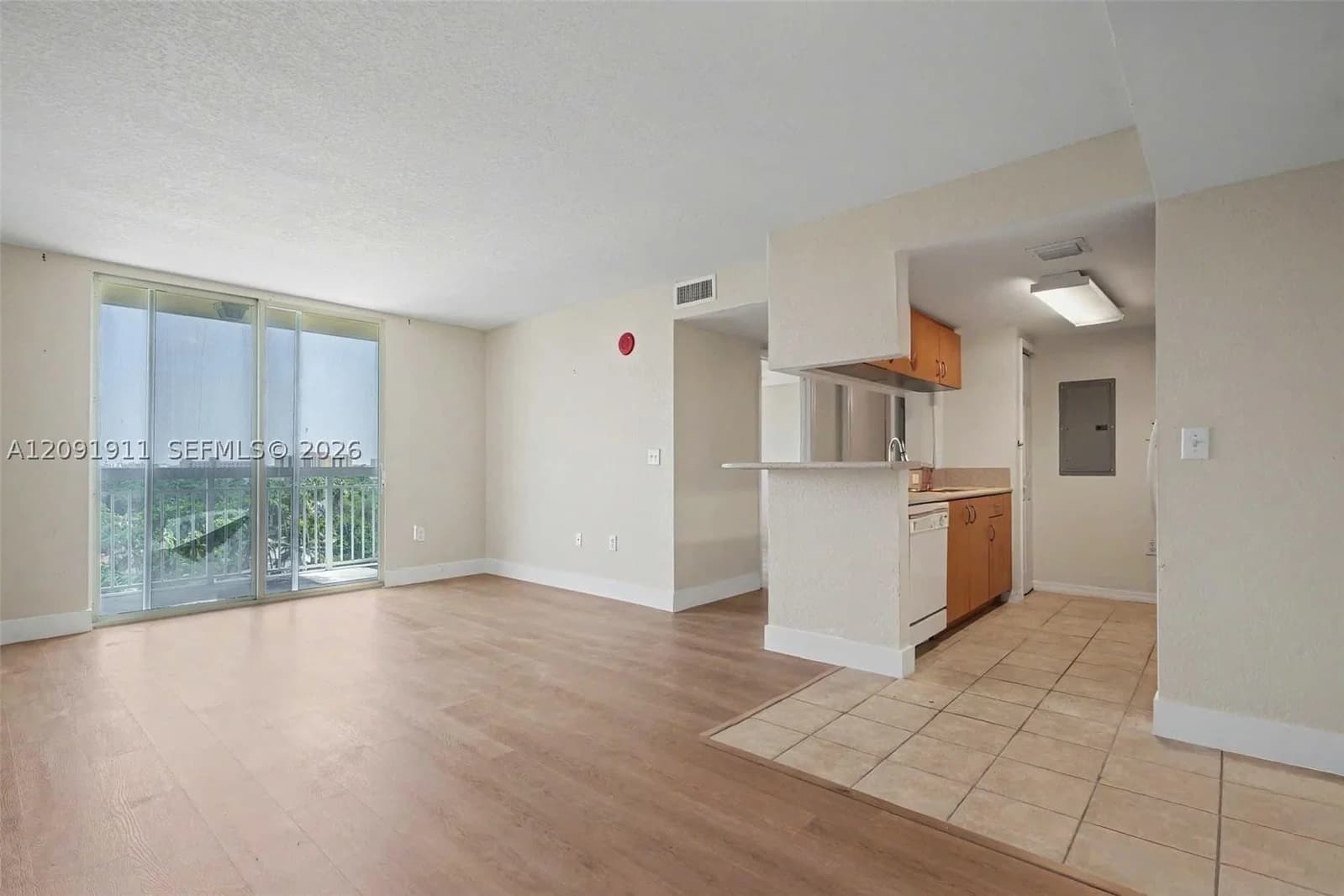2-bedroom Condo — 816 11th St #906, Miami, FL 33136