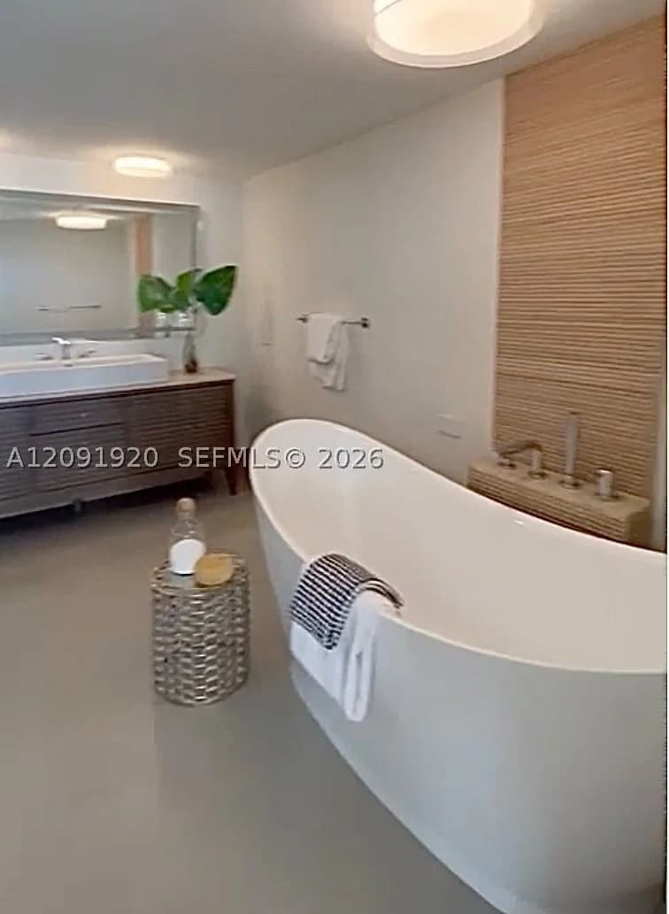 4-bedroom Condo — 3 Grove Isle Dr #C801-C802, Miami, FL 33133