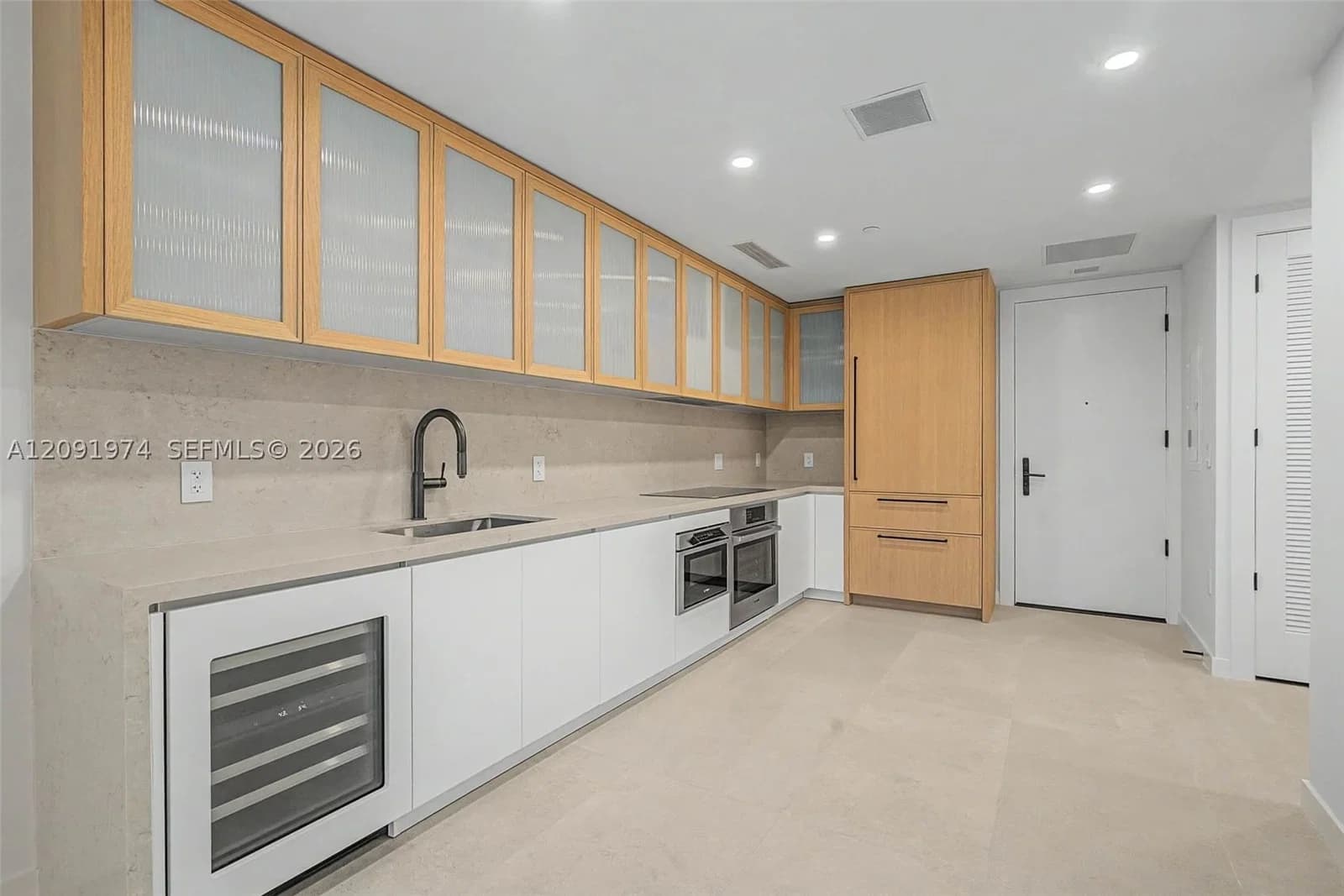 1+1 Condo — 2200 Brickell Ave #406, Miami, FL 33129