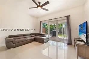 4+1 Müstakil ev — 1175 41st Ave, Homestead, FL 33033