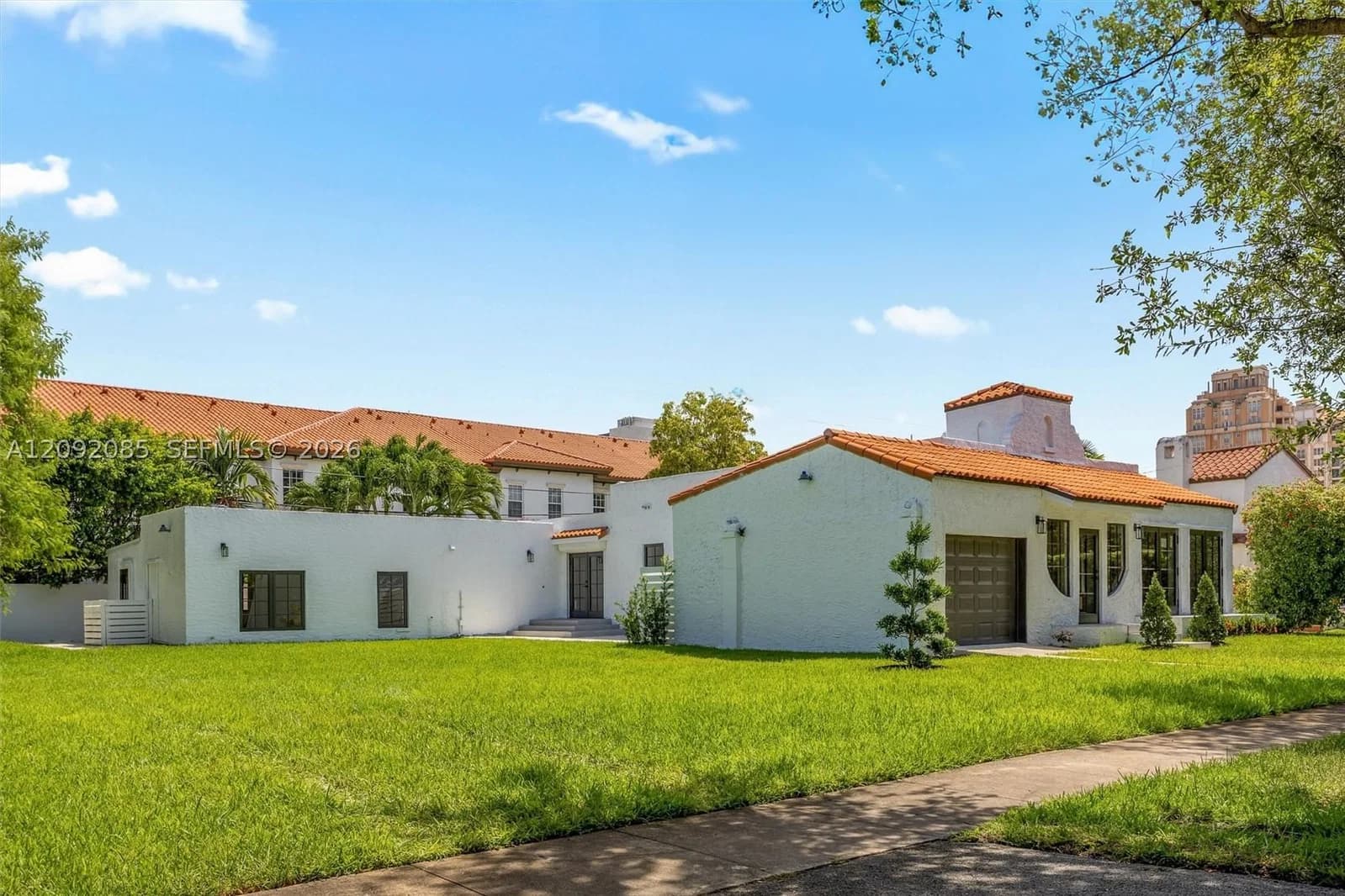 4-bedroom Single-Family Home — 434 Aragon Ave, Coral Gables, FL 33134