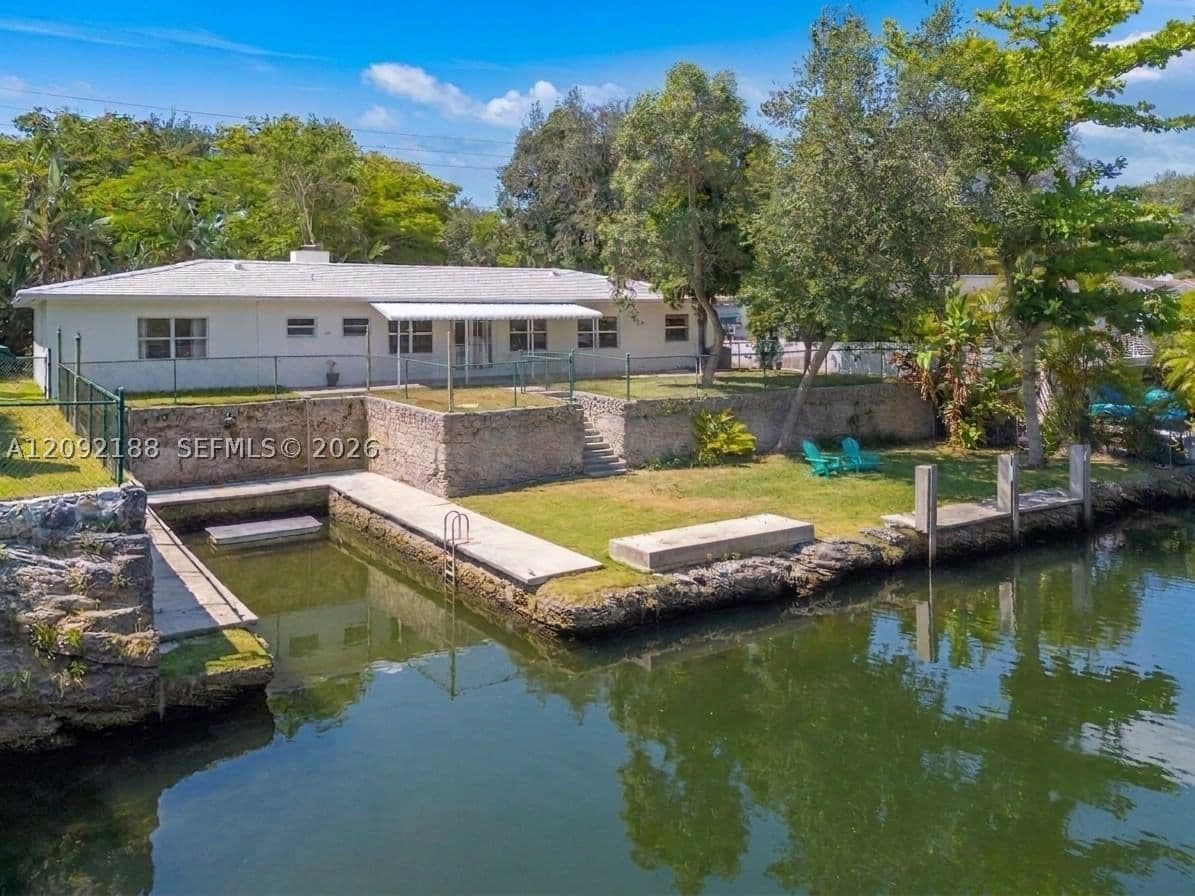 3+1 Müstakil ev — 739 Alhambra Cir, Coral Gables, FL 33146