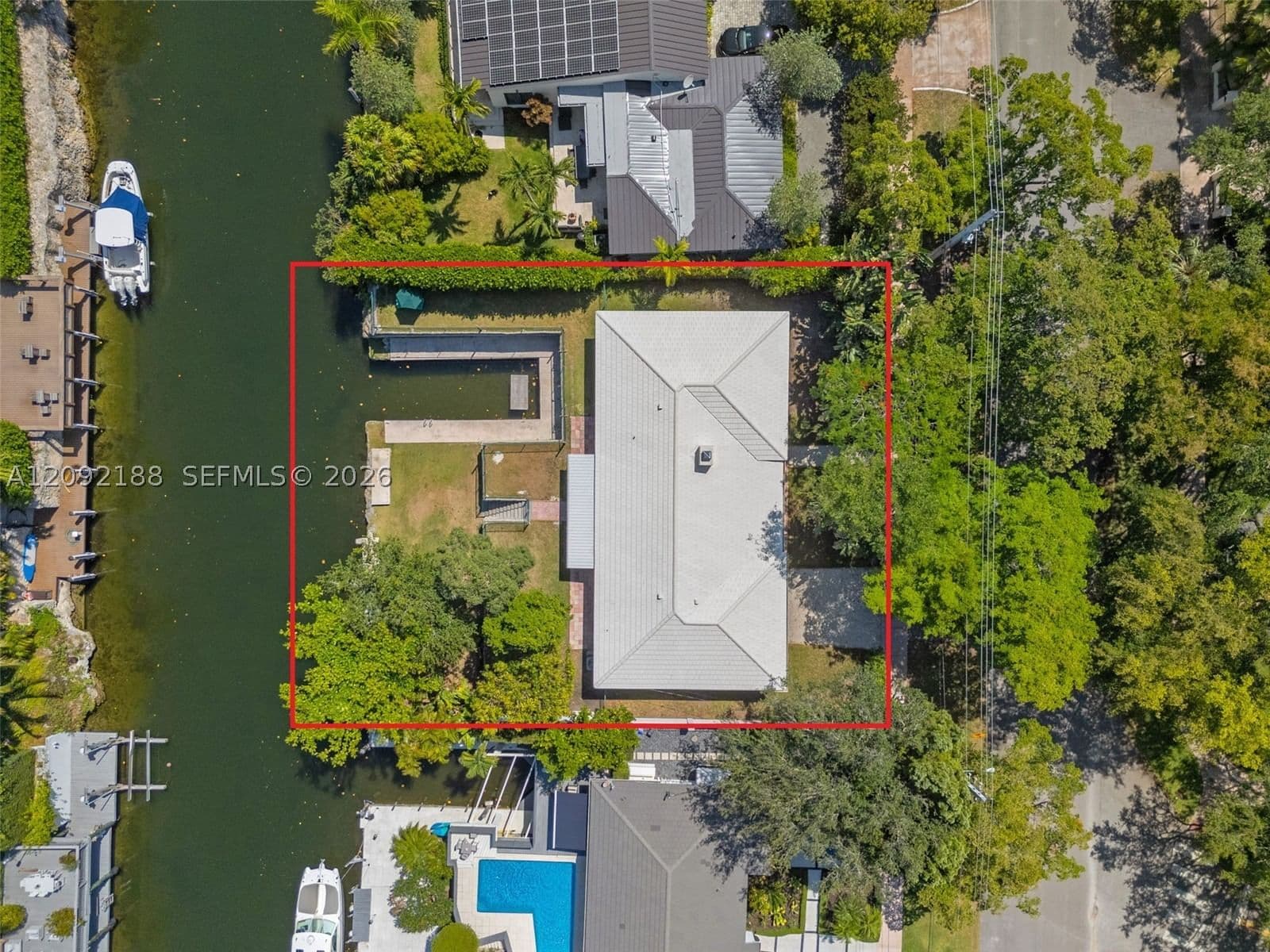 3+1 Müstakil ev — 739 Alhambra Cir, Coral Gables, FL 33146