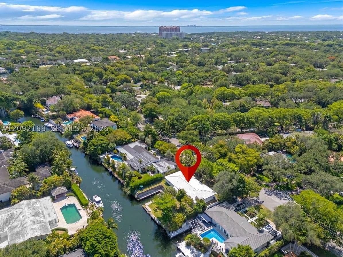 3+1 Müstakil ev — 739 Alhambra Cir, Coral Gables, FL 33146