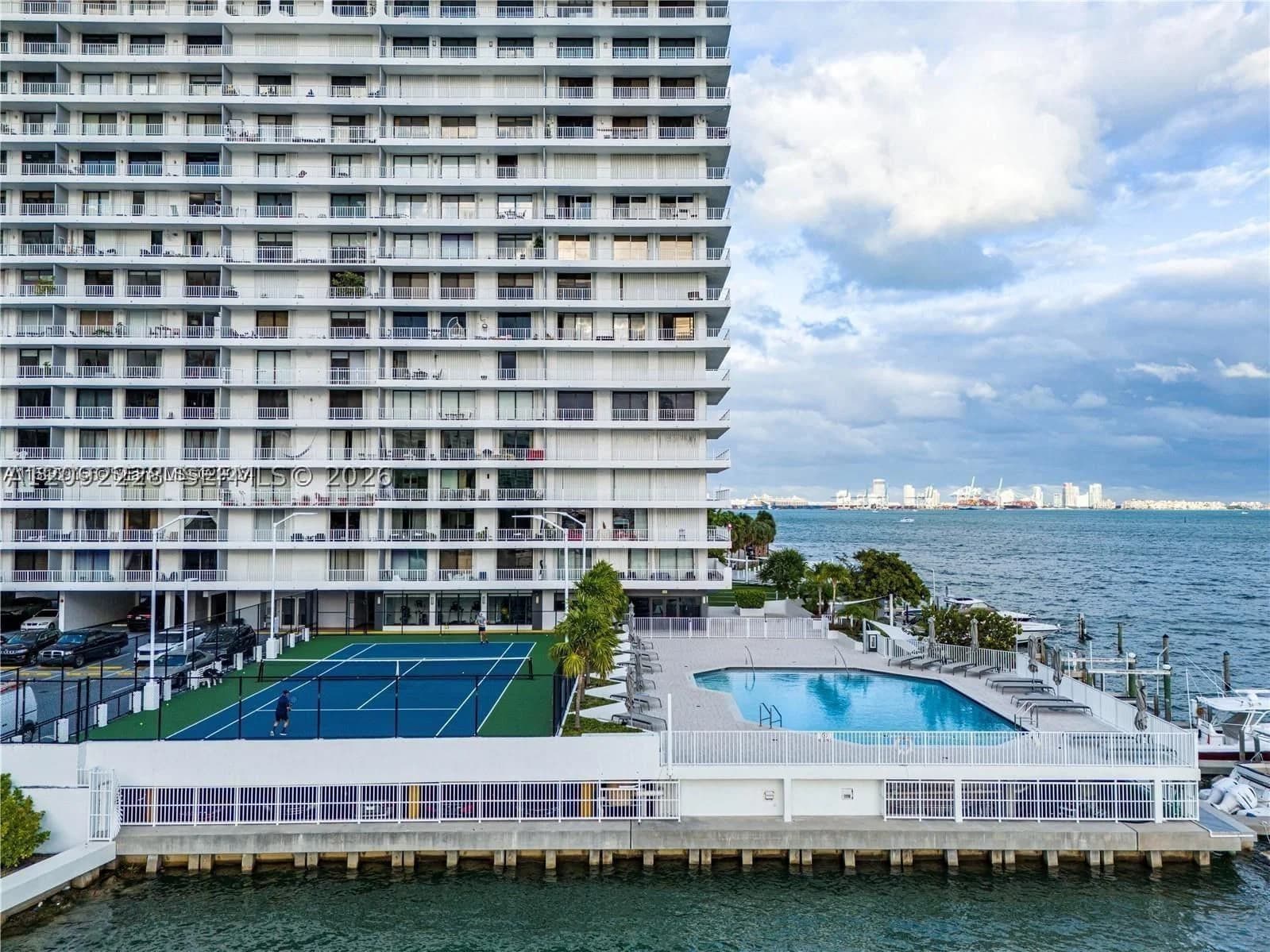 2-bedroom Condo — 200 15th Rd #4K, Miami, FL 33129