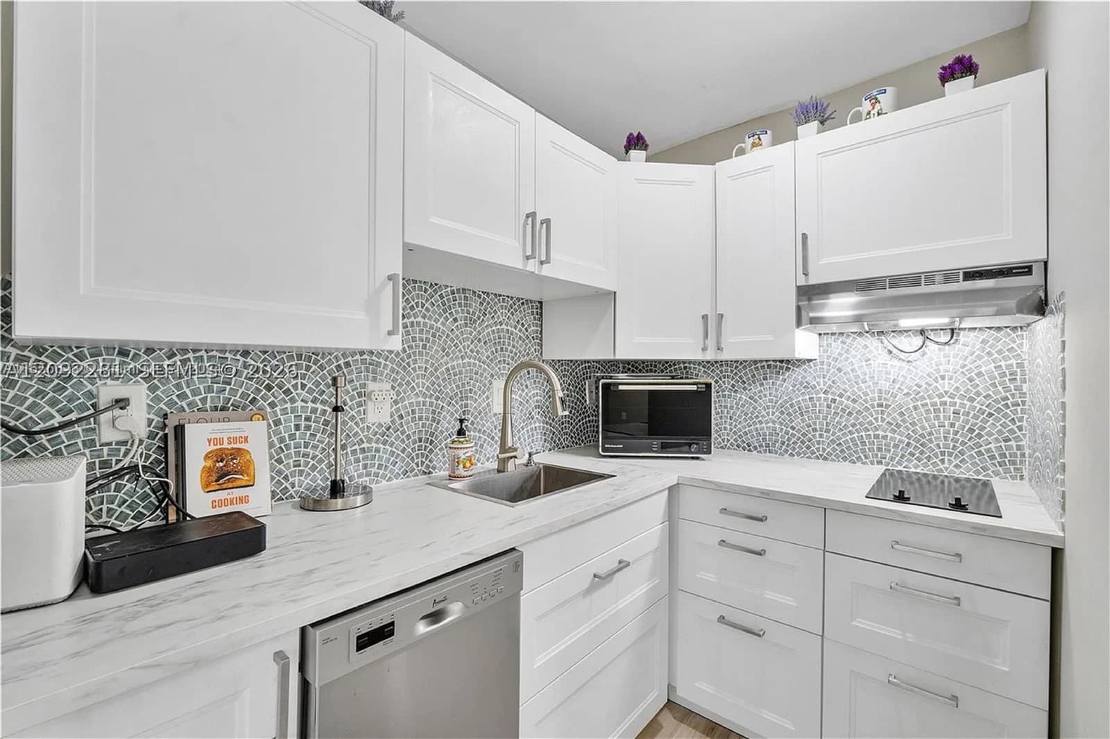 Single-Family Home — 1125 Almeria Ave #Cottage, Coral Gables, FL 33134