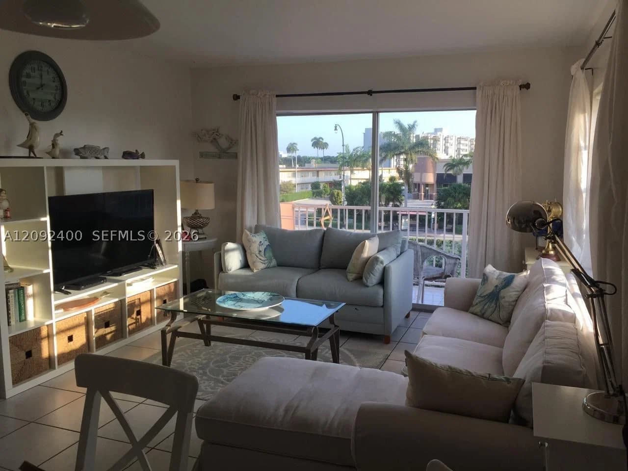 1+1 Kooperatif — 2200 Hallandale Beach Blvd #301, Hallandale Beach, FL 33009