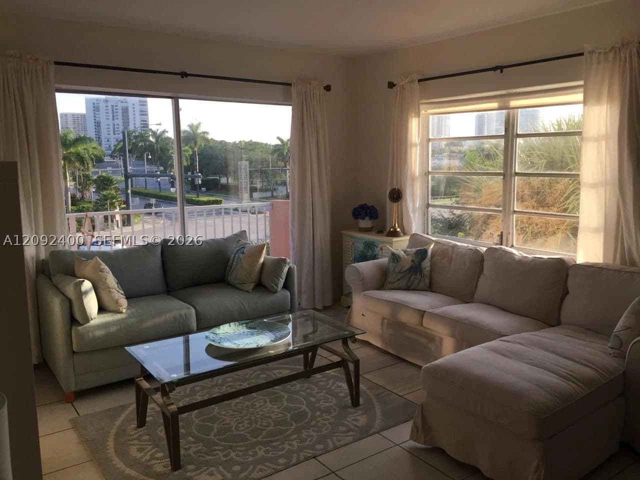 1+1 Kooperatif — 2200 Hallandale Beach Blvd #301, Hallandale Beach, FL 33009