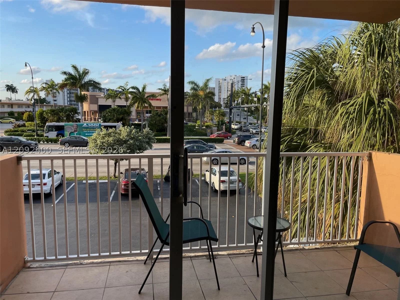 1+1 Kooperatif — 2200 Hallandale Beach Blvd #301, Hallandale Beach, FL 33009