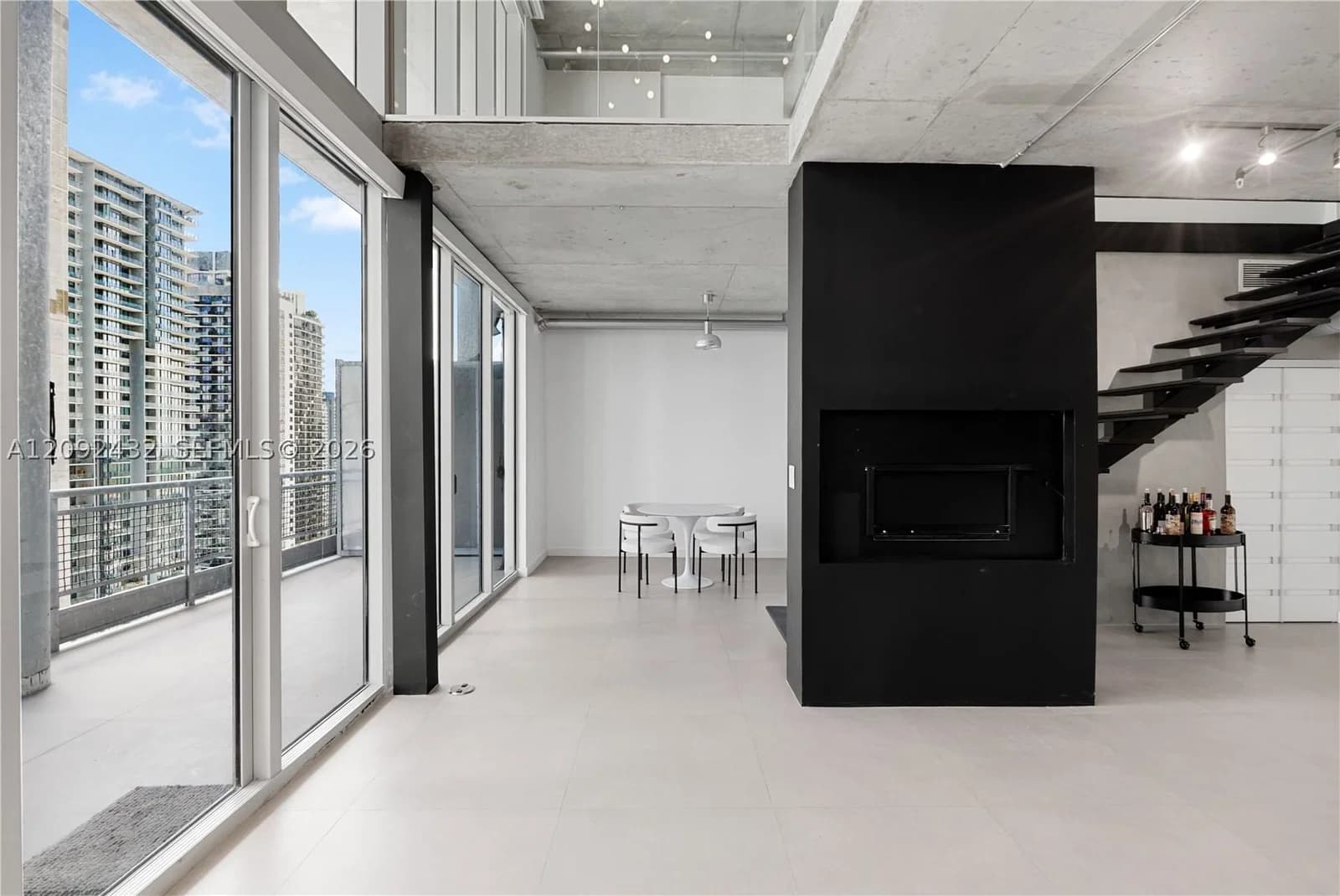 2+1 Condo — 690 1st Ct #PHII12, Miami, FL 33130